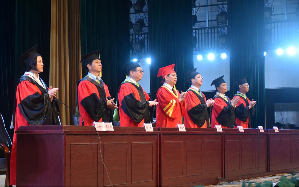 E:\WilliamHill中文官方网站\毕业典礼\新闻报道\2018届毕业典礼(william威廉中文官网)\毕业典礼照片\3.jpg E:\WilliamHill中文官方网站\毕业典礼\新闻报道\2018届毕业典礼(william威廉中文官网)\毕业典礼照片\3.jpg